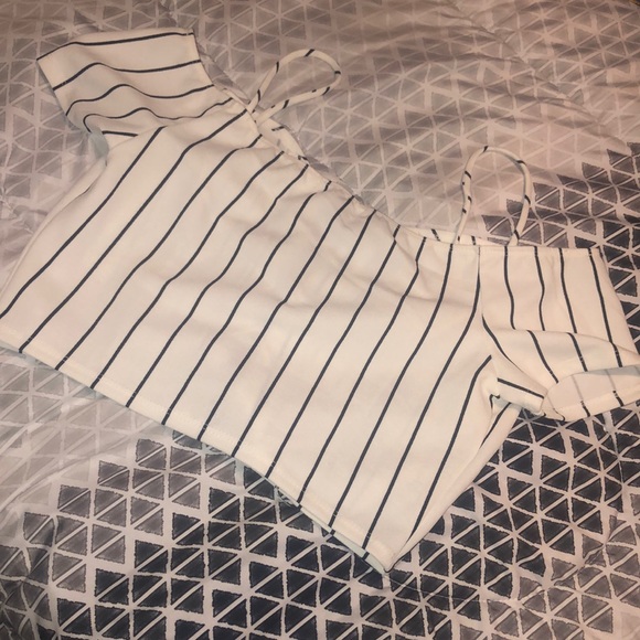 Off the shoulder crop top - Picture 3 of 4